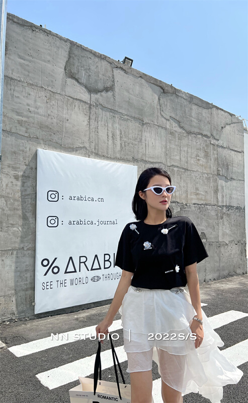 New in early summer! [NN] niche design round neck label three-dimensional flower short sleeve T-shirt 9511# XYY