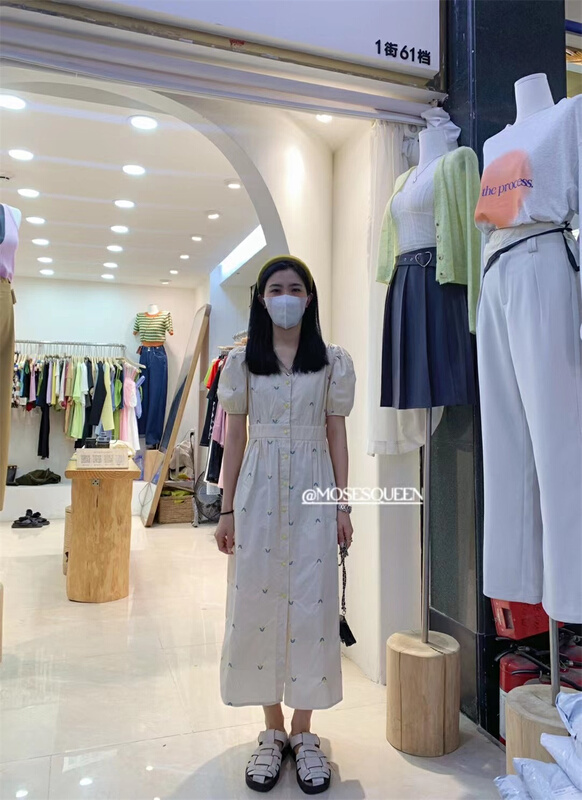 New in early summer! [Moses queen] Korean V-neck embroidered small fresh dress 50250# XYY