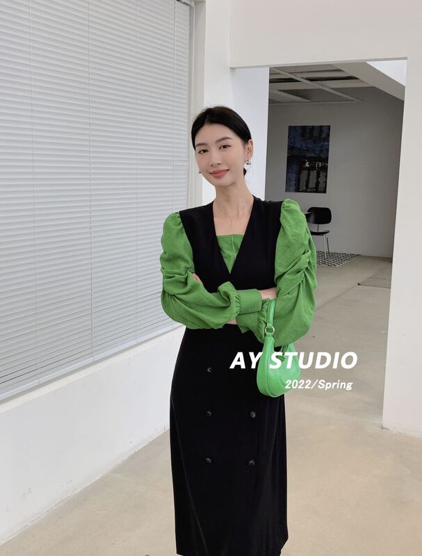 New year in early spring! [ay studio] Korean lady pleated blouse + suspender dress set 66668# zxx