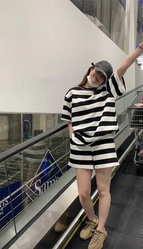 [kakajia] simple and loose striped T-shirt + High Waist Sports Shorts Set (only suit) 2109# ozq