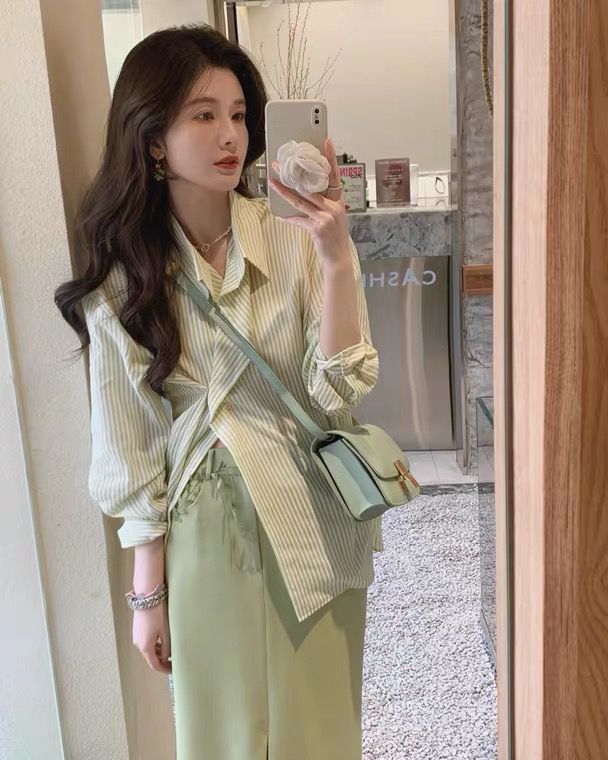 New year in early spring! [w design] Korean commuter stripe shirt + slim split skirt suit 49011# WPL