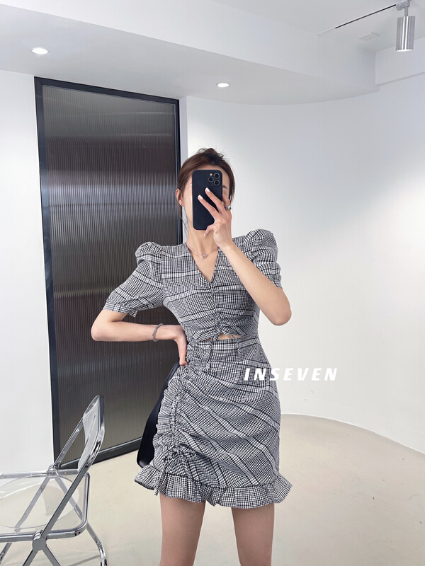 初夏上新!【INSEVEN】設計感鏤空顯瘦修身連衣裙  25190#  OZQ