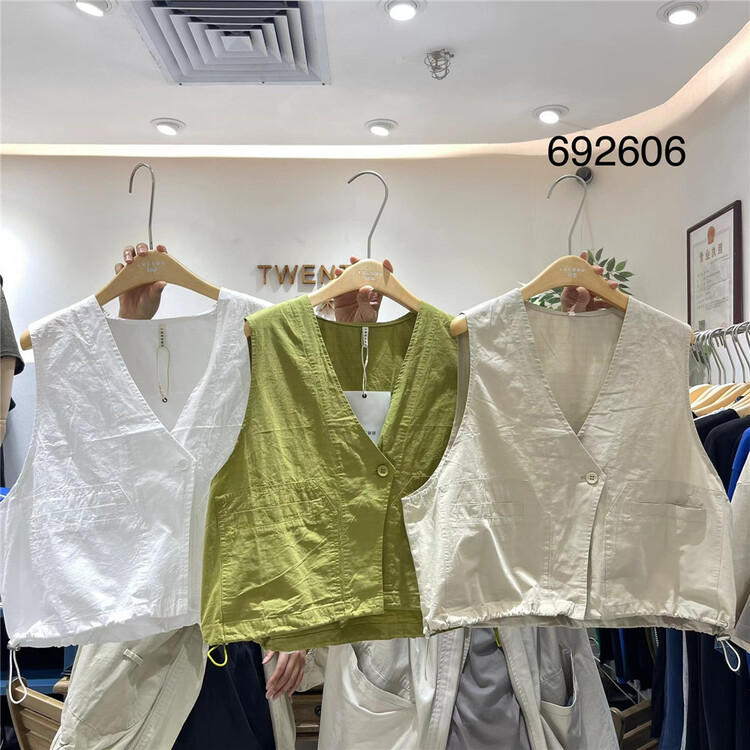【TWENTY印木】V領單排扣舒適馬甲  692606#  L