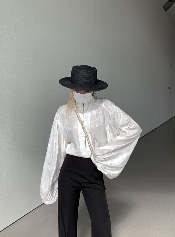 New year in early spring! [attitude] designer's new Chinese style stand collar bubble sleeve shirt aq4210# XYJ
