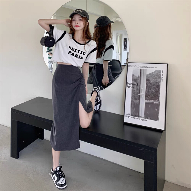 New in early summer! [Huaxi] Korean alphabet short sleeve T-shirt + high waist gray split skirt suit 8806# PCZ