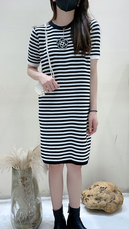 [S.J] elegant small fragrance loose knit stripe dress (detachable with Brooch) 6879# LSW