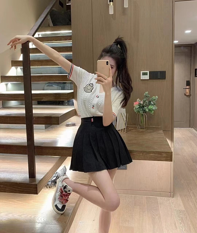 New in early summer! [pan] Korean college style fashion age reduction badge short sleeved knitted cardigan (only cardigan) 00414# PCZ