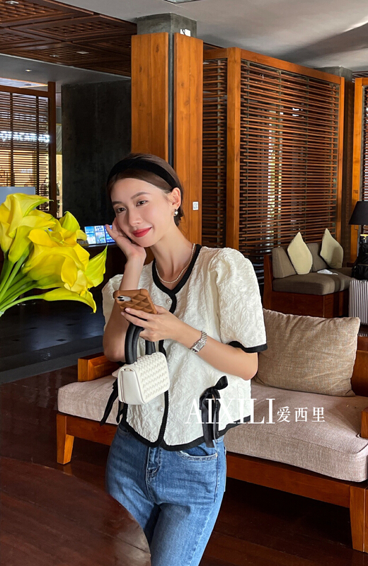 New year in early spring! [aixili aisili] Korean version round neck color contrast border blouse 6033# WPL