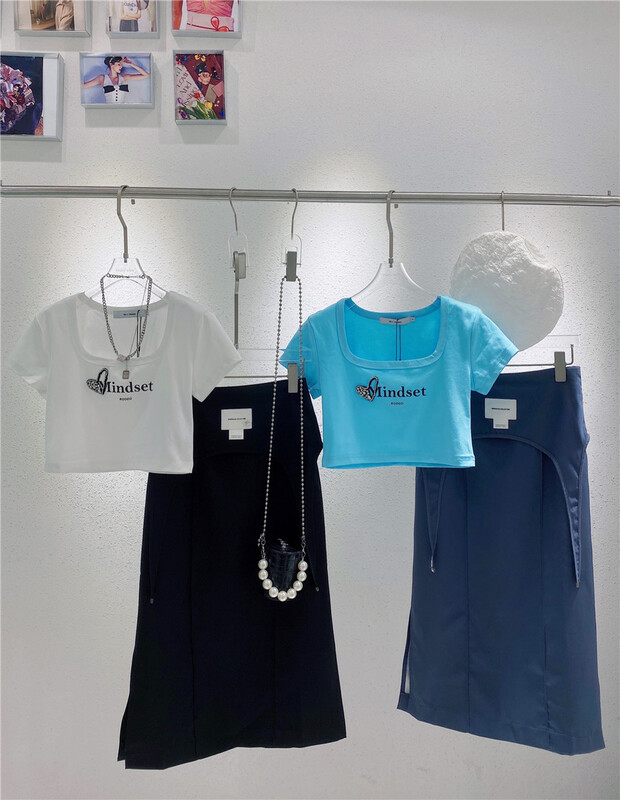 [iris chic] love brick letter short short sleeve T-shirt 8-3014# ozq