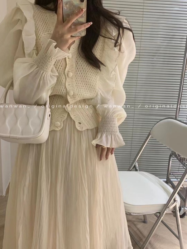 New year in early spring! [wanwan] French V-neck bubble sleeve splicing T-shirt 3369# HBx
