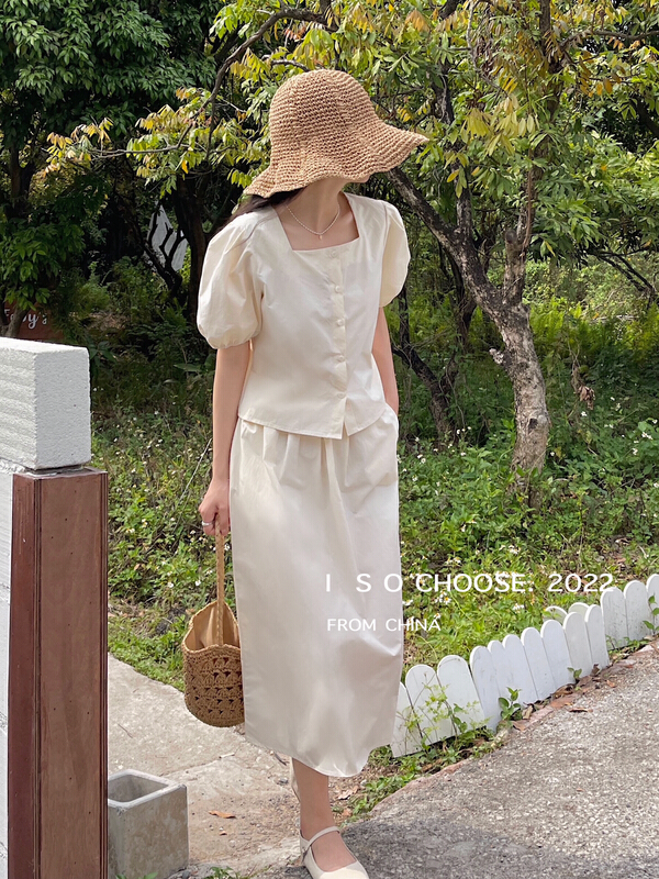 New in early summer! [ISO Korean] Chic French style small crowd round neck single breasted bubble sleeve lined blouse + A-line skirt suit 66069# hjy