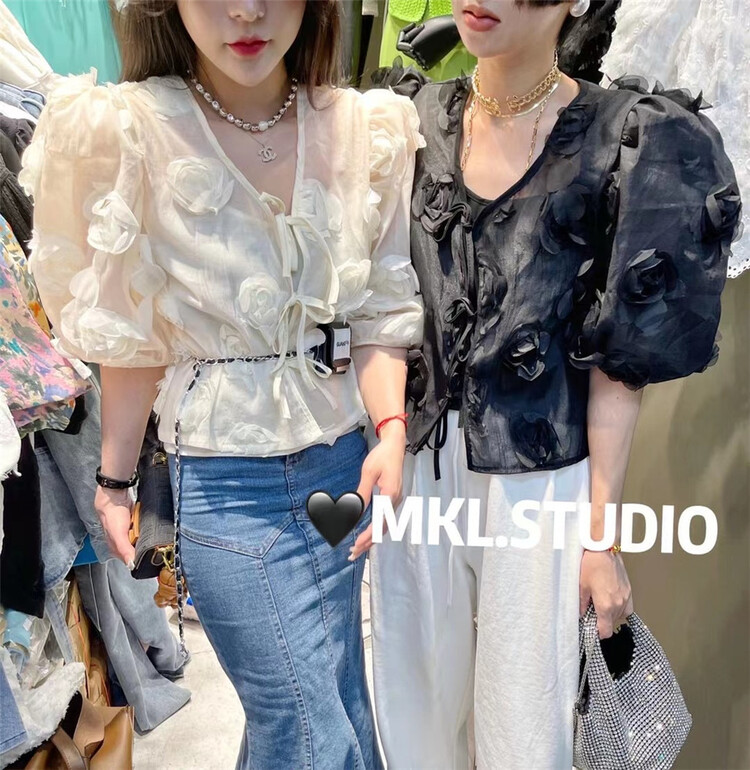 New in early summer! [Mikala] simple and versatile suspender Vest + three-dimensional flower blouse suit 859# PCZ