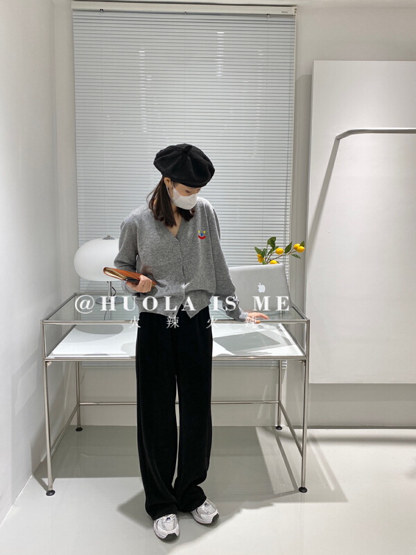 New year in early spring! [hot Huola is me] Korean version contrast color smiling face V-neck knitted cardigan (including 25% wool) 7525# cqw