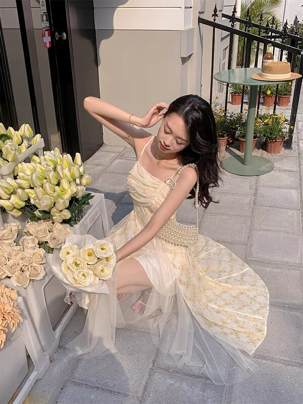 New in early summer! [Yingying new clothes] mesh design sense suspender romantic temperament broken flower waist dress 7129# Cl