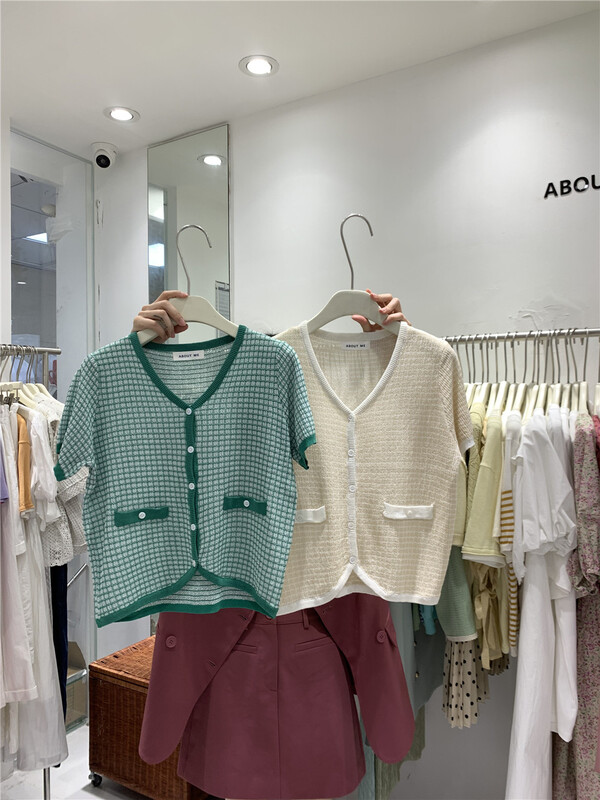 [about me] Korean striped V-neck short knitted cardigan 119083# cqw