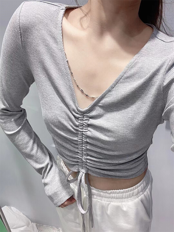 New year in early spring! [G +] V-neck pleated versatile shirt (with detachable chain) 640# PCZ