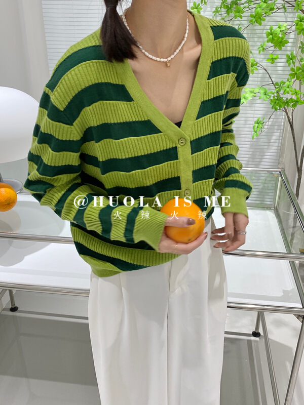 New year in early spring! [hot Huola is me] Korean V-neck stripe knitted cardigan 7508# cqw