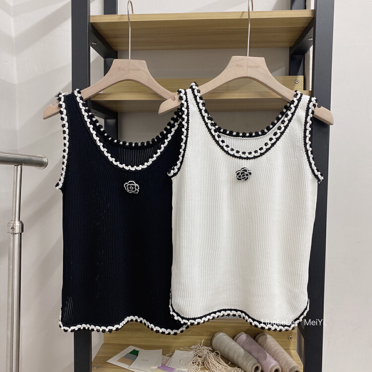 goods in stock! New year in early spring! [huole] xiaoxiangfeng pure desire wind black and white side split knit 2203# WTT