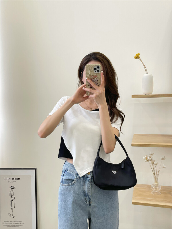 New year in early spring! [six plus] Korean fashion fake two piece Pullover short sleeve T-shirt 8002# CLS