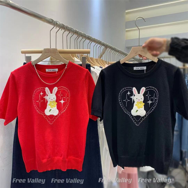 New in early summer! [free Valley] round neck rabbit embroidered loose knit shirt (excluding necklace) 6754# LSW