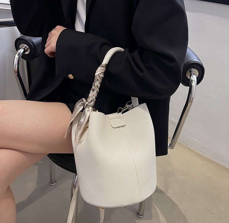 [yes] advanced fashion versatile messenger bag (with shoulder strap and silk scarf) 22082# ozq