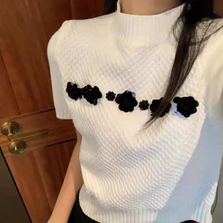 New year in early spring! [x · h studio] French design sense three-dimensional flower short sleeve chic sweet and spicy top warm sweater (small flowers cannot be removed) 5655# ozq