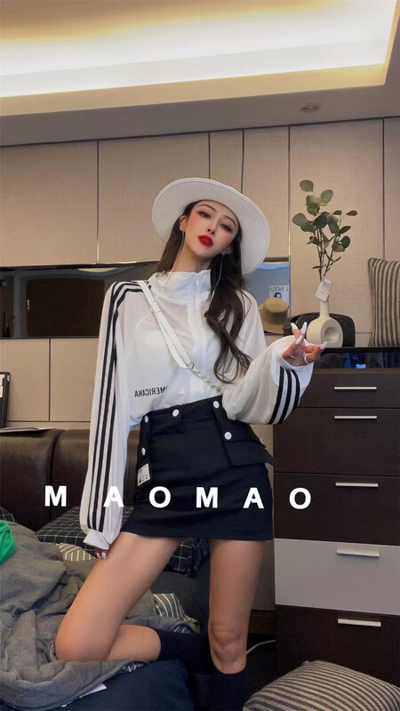 【MAOMAO】大版背後百搭字母防曬衫  9100#  WTT