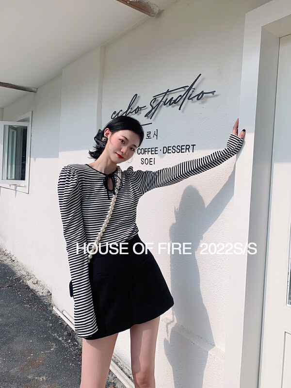 goods in stock! New year in early spring! [huohuohuo huodres] Korean stripe lace up hollowed out bubble sleeve long sleeve T-shirt 22089# ozq