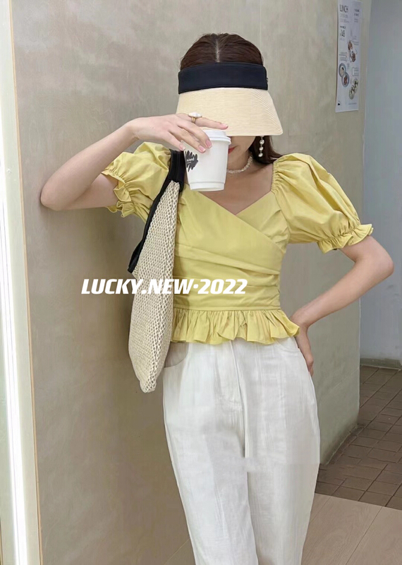 New in early summer! [lucky] V-neck temperament Bubble Sleeve Ruffle shirt 8721# zxx