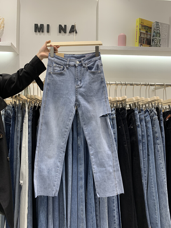Original price 39.48! New year in early spring! [Mina] comfortable and versatile straight jeans with holes 3325-1# LSW