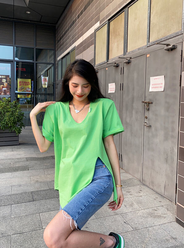 goods in stock! New in early summer! [one] personalized slit V-neck short sleeve T-shirt 18085# ozq