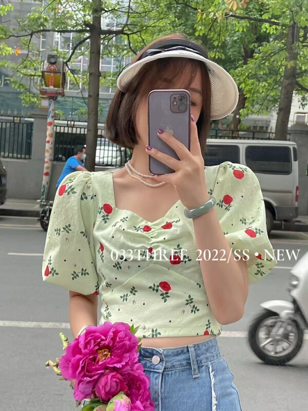 Women's short shirt