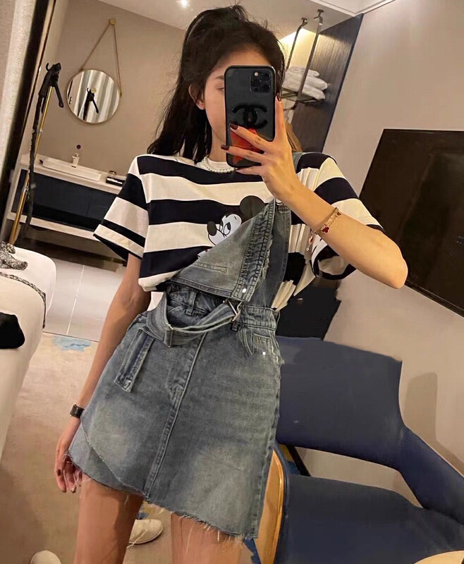 New in early summer! [JH] Mickey stripe short sleeve T-shirt + wash denim strap skirt set 41443# PCZ