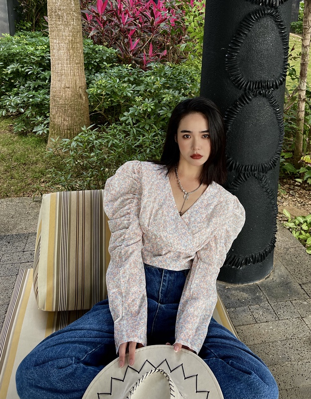 New year in early spring! [Vivian] simple floral V-neck fashion short shirt 90051# zxx