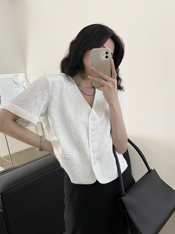 New in early summer! [lemon tree] V-neck Versatile Single breasted shirt 66200# XYY