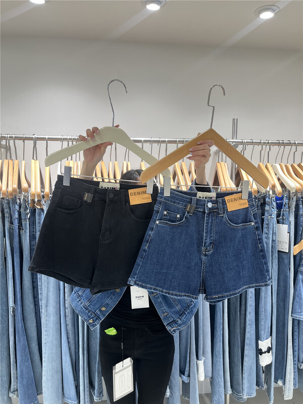 goods in stock! New year in early spring! [o not 1] label thin and fashionable denim shorts t325# LSW