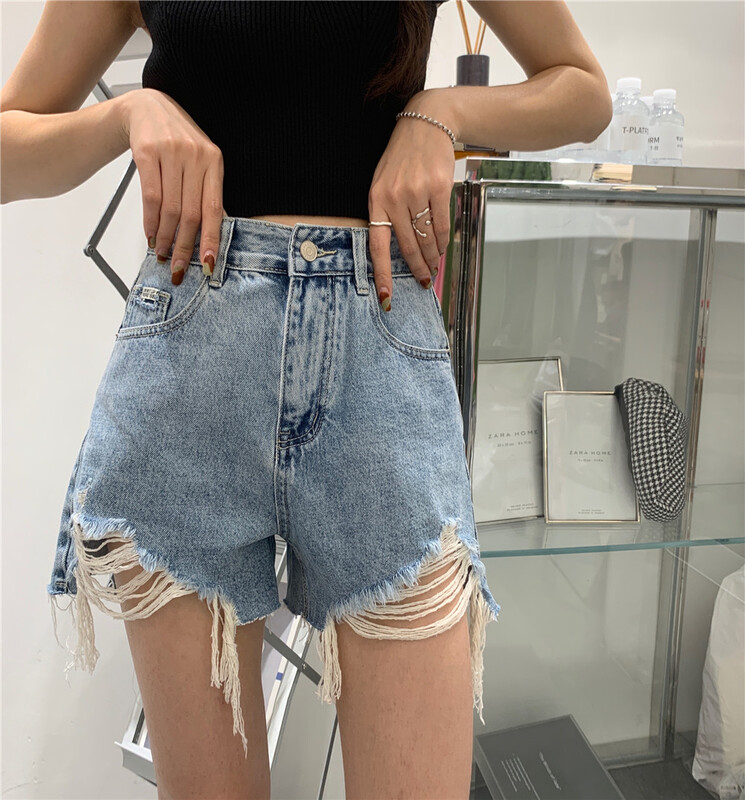 New in early summer! [t-platform] personalized perforated denim shorts 8303# zxx