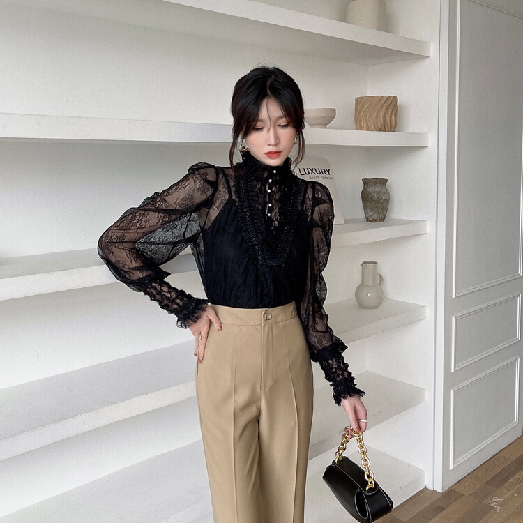 [Hanna including that] design sense heavy industry hollowed out long sleeved lace shirt + built-in vest set 8022# XJ
