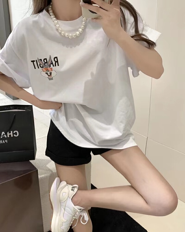 Cute cartoon T-shirt with front and back
