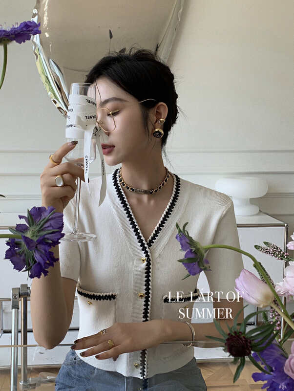 [le lart] high fashion French Hepburn style small fragrance style gold button black and white color matching short sleeve sweater xz313# XYJ