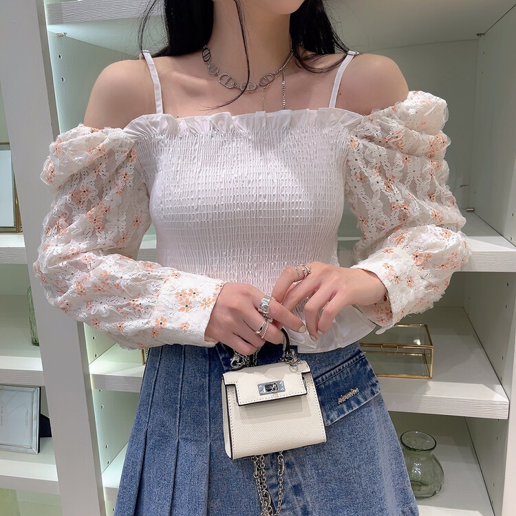 goods in stock! [top Chan Lin] Korean version patchwork floral sleeve one line collar suspender shirt 95056# cqw