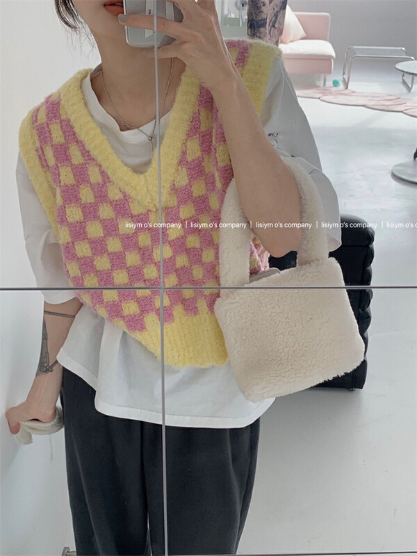New year in early spring! [timely rain] Han Feng ins casual and versatile design feeling contrast color checkerboard checkered V-neck vest (excluding inner layer) 21530# jhy