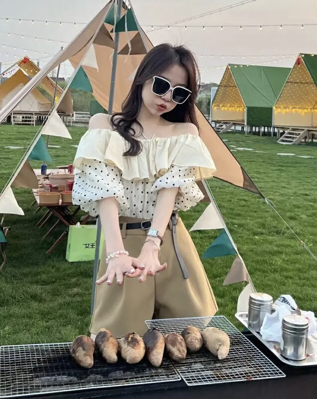 New in early summer! [JH] ruffled shoulder wave dot contrast short sleeved shirt + high waist Casual Short suit (with belt) 41477# PCZ