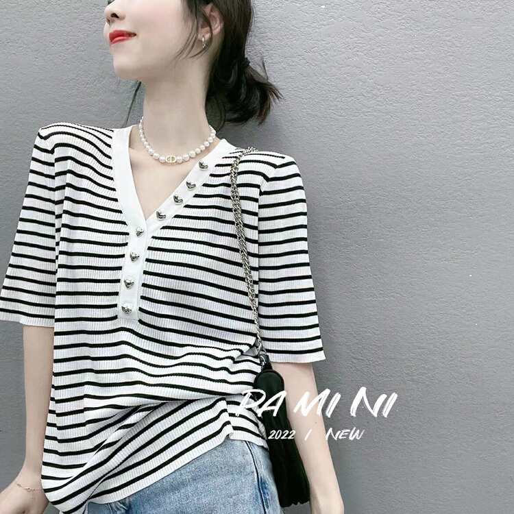 New in early summer! [pamini] temperament V-neck love button knit 22102# HJC