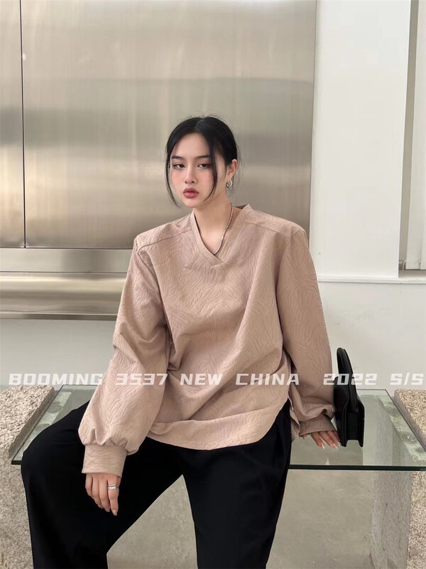 New year in early spring! [booming] lady temperament V-neck solid small shirt 2145# zxx
