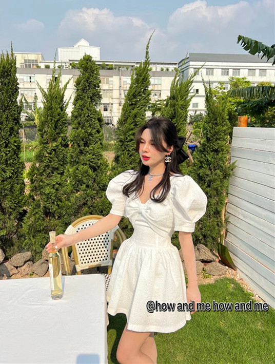 New in early summer! [how and me Cheng Xi] simple French slim dress (excluding necklace) 7038# LSL
