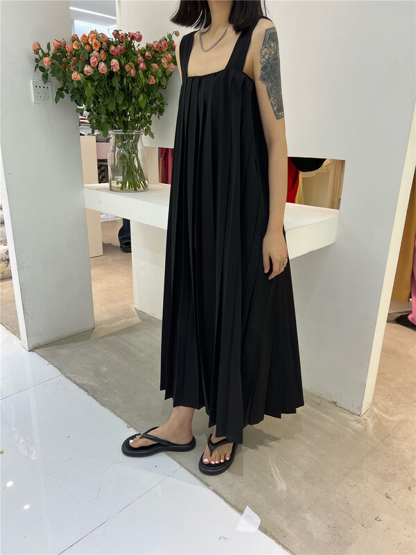 [VI. Liu Liu] fashionable sling pleated clean dress 73937# zxx