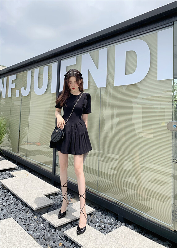 New in early summer! [rich people] simple temperament round neck clean color dress 1107# PCZ