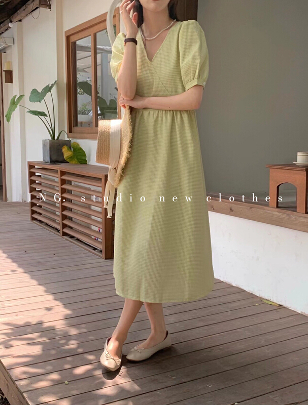 goods in stock! New in early summer! [ing] Vintage simple texture, waist closing lace up, V-neck bubble sleeve dress 6900# ZSY