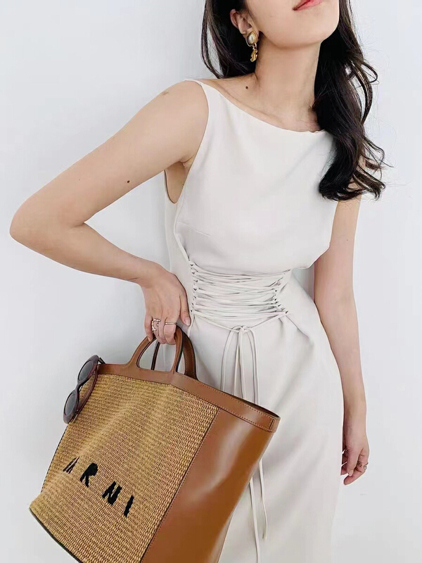 New in early summer! [S. small age] design temperament sleeveless one line dress 961# hjy